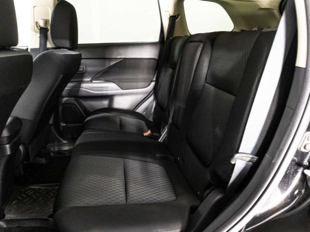 Б/У Митсубиши Оутлэндер 2014 года. Фото: #7