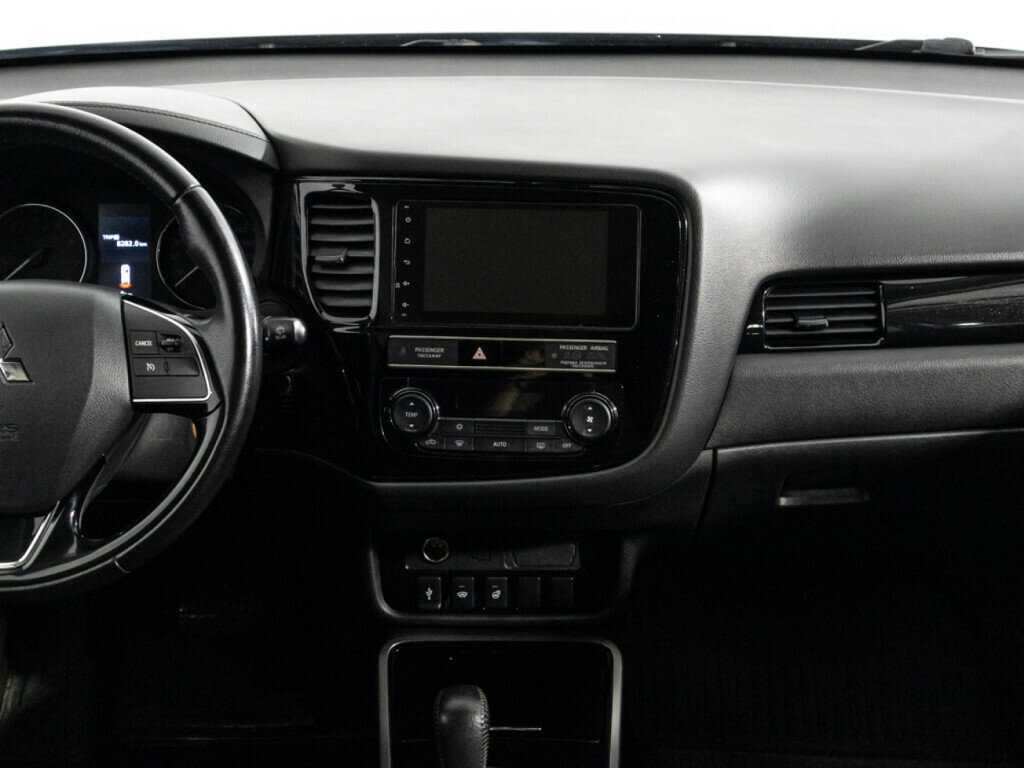 Б/У Митсубиши Оутлэндер 2019 года. Фото: #13