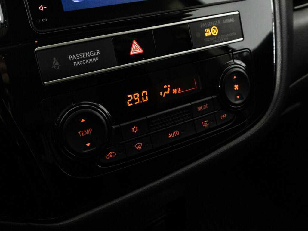 Б/У Митсубиши Оутлэндер 2019 года. Фото: #14