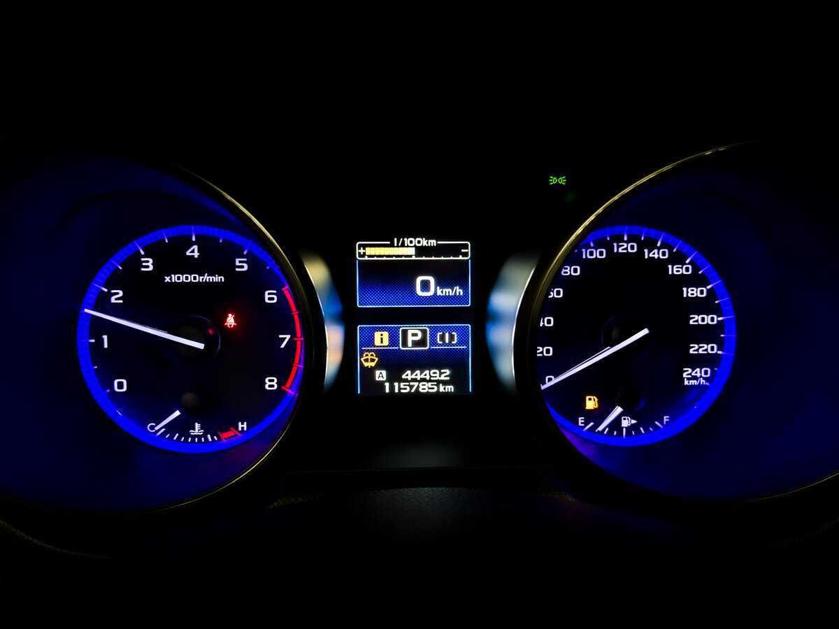 Б/У Субару Аутбэк 2015 года. Фото: #12