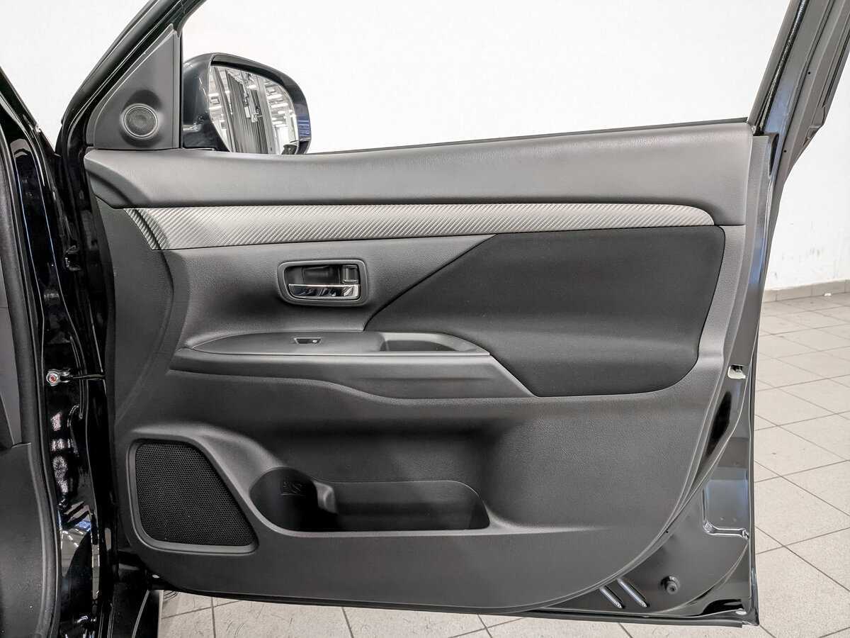 Б/У Митсубиши Оутлэндер 2018 года. Фото: #21