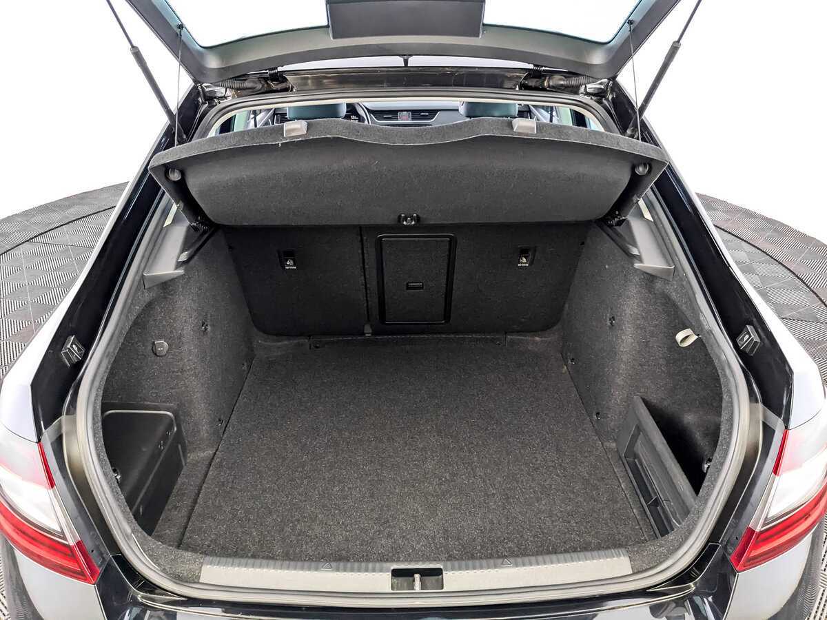 Б/У Шкода Октавия 2019 года. Фото: #9