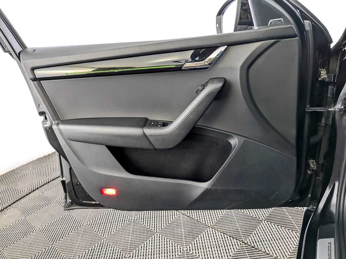 Б/У Шкода Октавия 2019 года. Фото: #18