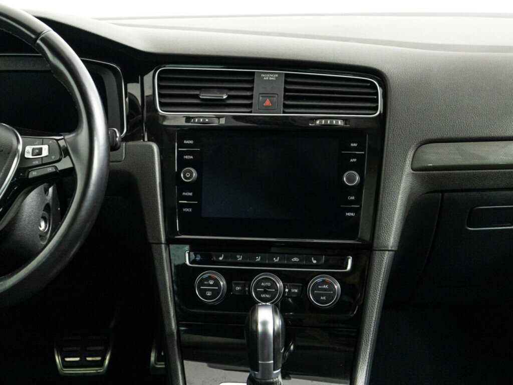 Б/У Фольксваген Гольф 2018 года. Фото: #13