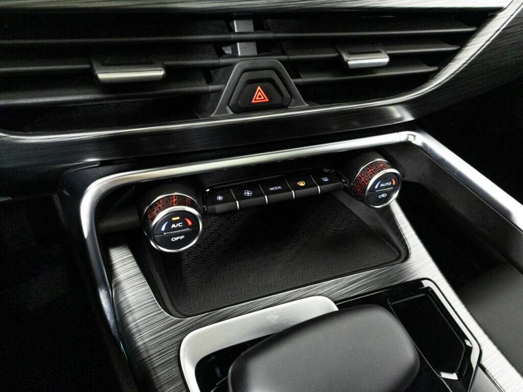 Geely Tugella 2024 года с пробегом. Фото: #17