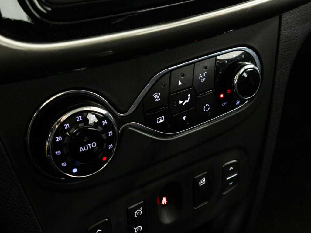 Б/У Рено Сандеро 2017 года. Фото: #14