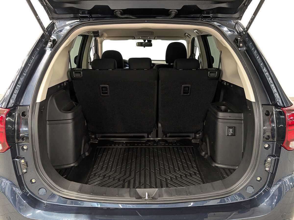 Б/У Митсубиши Оутлэндер 2019 года. Фото: #9