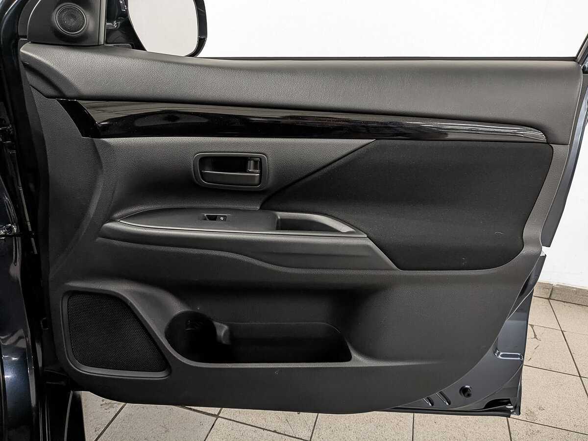 Б/У Митсубиши Оутлэндер 2019 года. Фото: #21