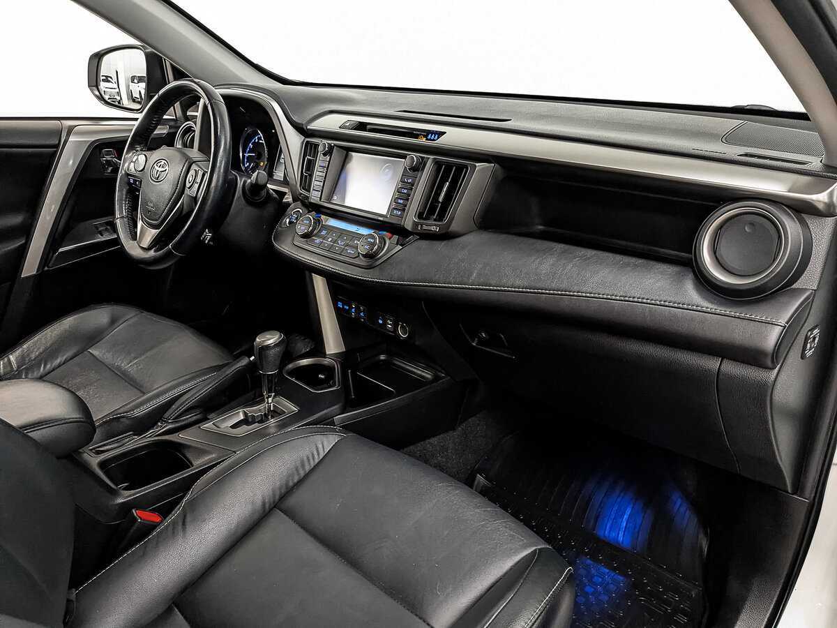 Б/У Тойота Рав4 2017 года. Фото: #12