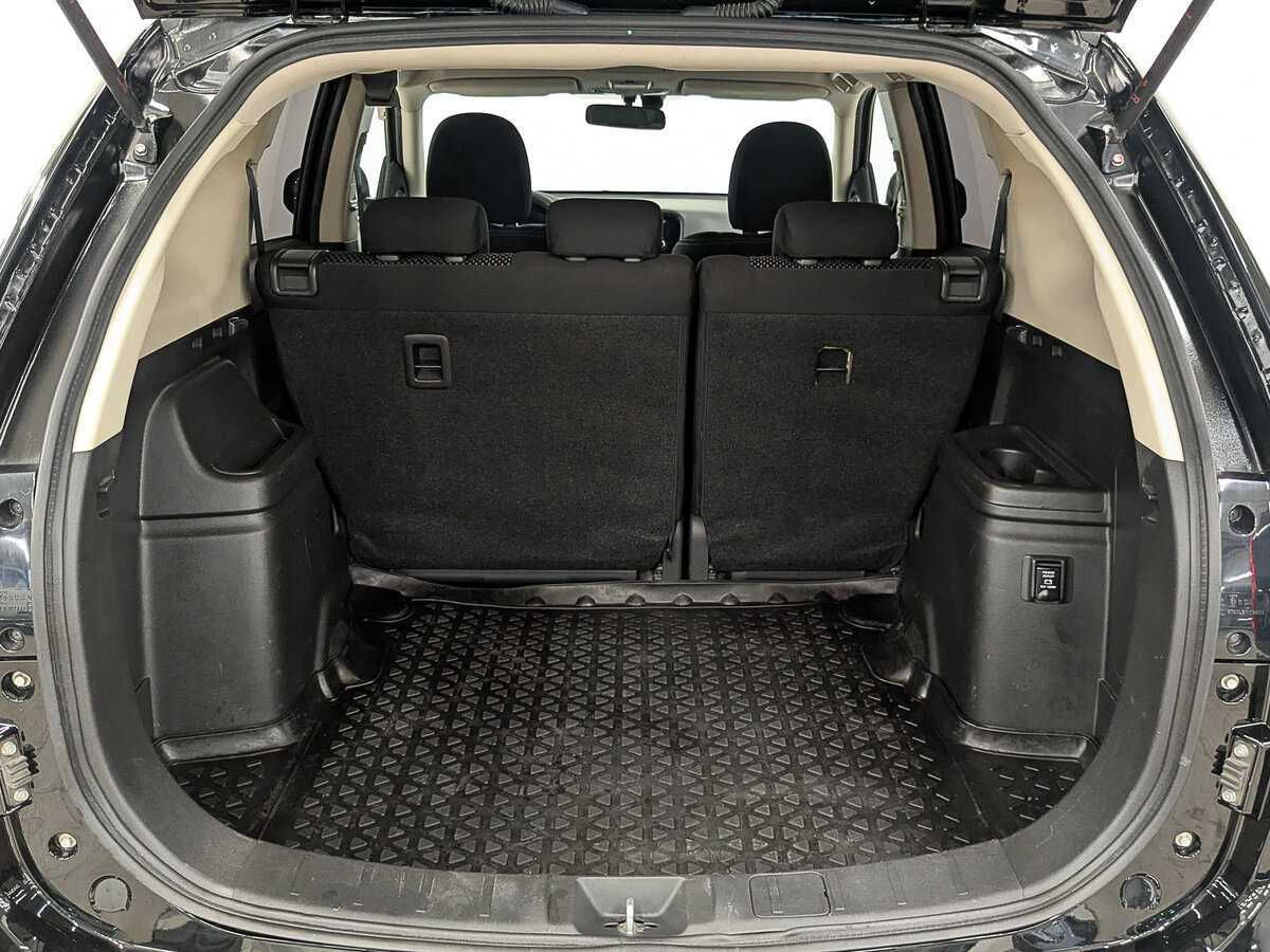 Б/У Митсубиши Оутлэндер 2018 года. Фото: #8