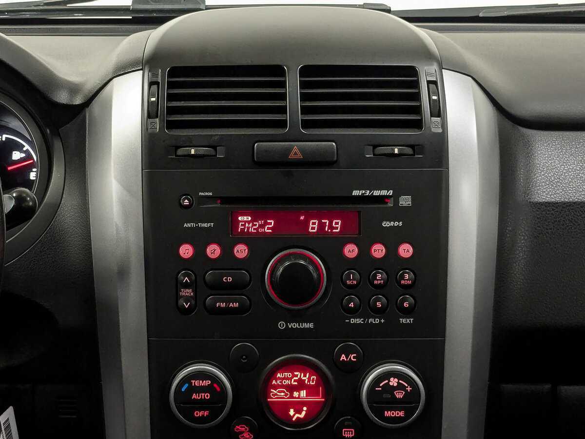 Б/У Сузуки Гранд Витара 2013 года. Фото: #16