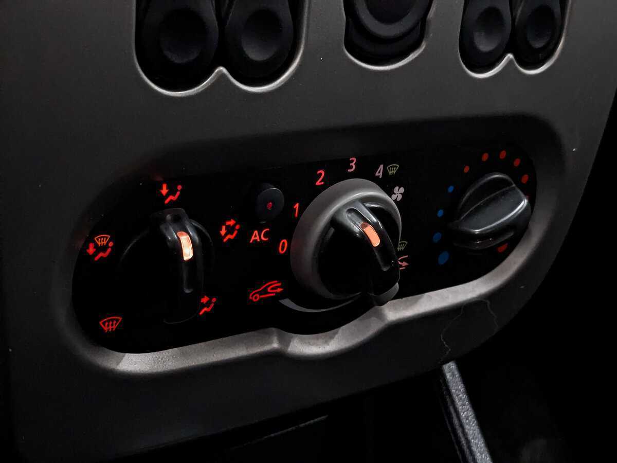 Б/У Рено Сандеро 2012 года. Фото: #20