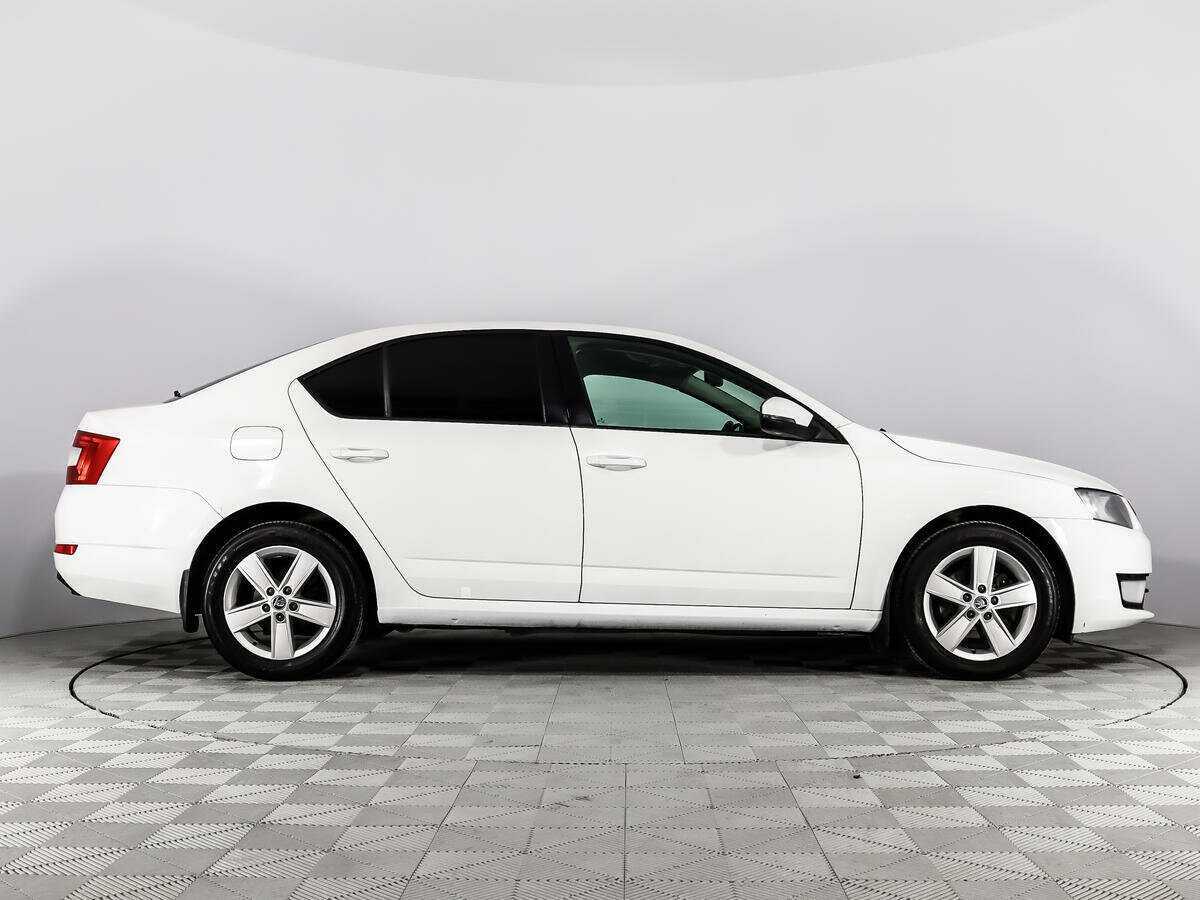 Б/У Шкода Октавия 2013 года. Фото: #3