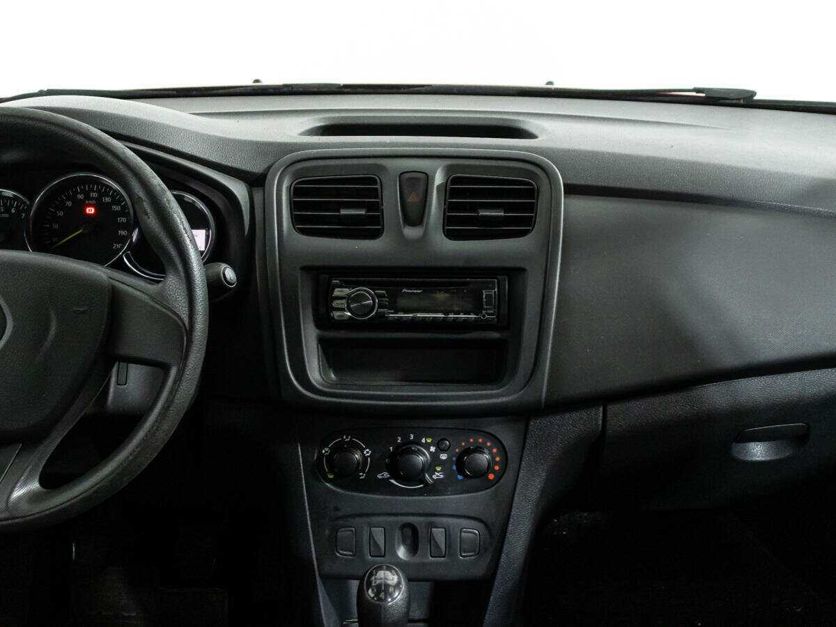 Б/У Рено Сандеро 2015 года. Фото: #13