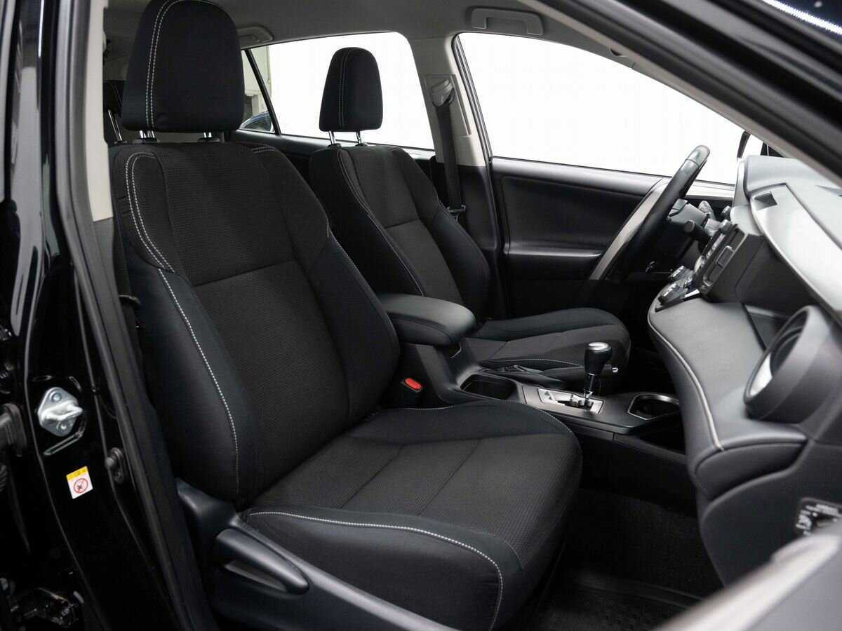 Б/У Тойота Рав4 2017 года. Фото: #12