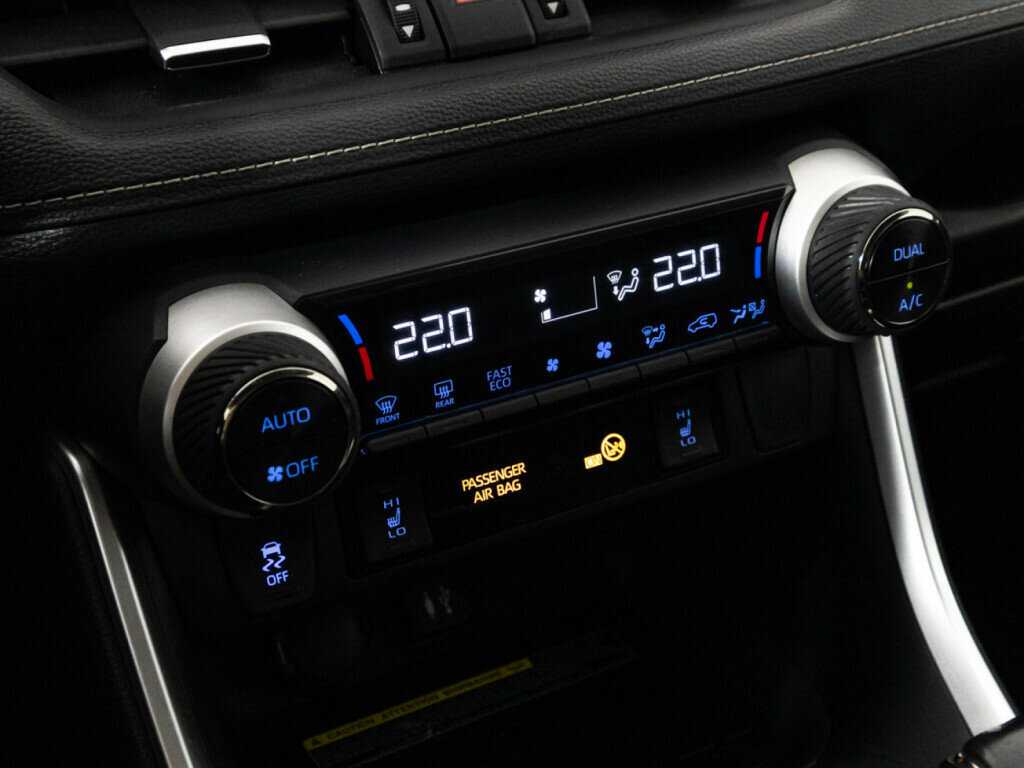 Toyota RAV4 2020 года с пробегом. Фото: #18