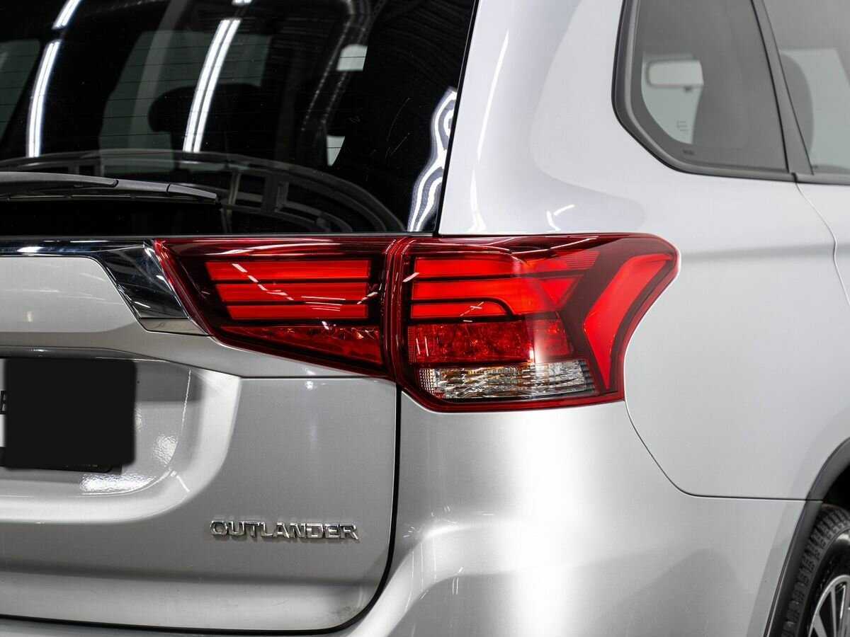 Б/У Митсубиши Оутлэндер 2018 года. Фото: #6