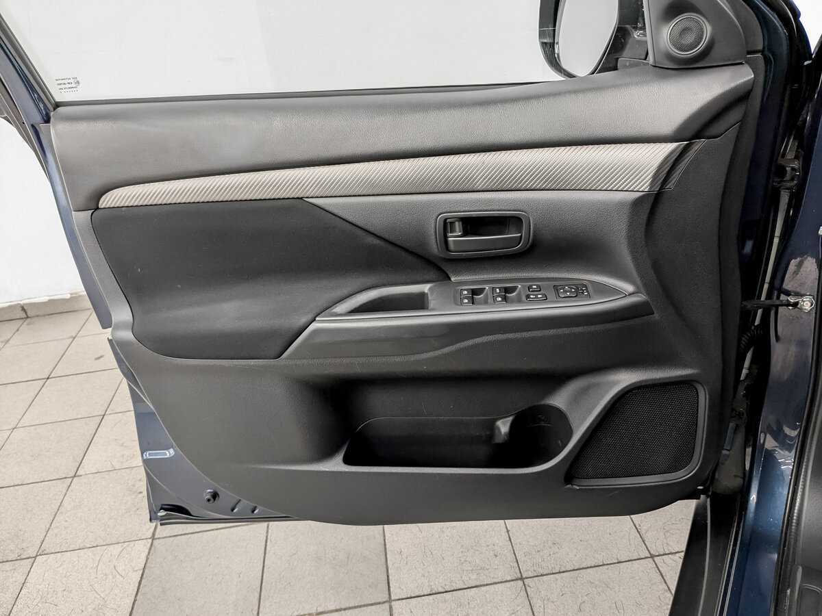 Б/У Митсубиши Оутлэндер 2017 года. Фото: #18