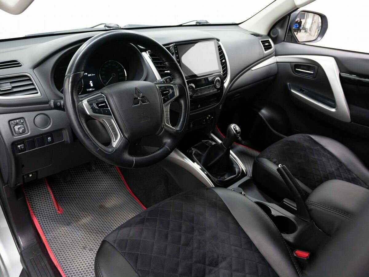 Mitsubishi Pajero Sport 2017 года с пробегом. Фото: #7