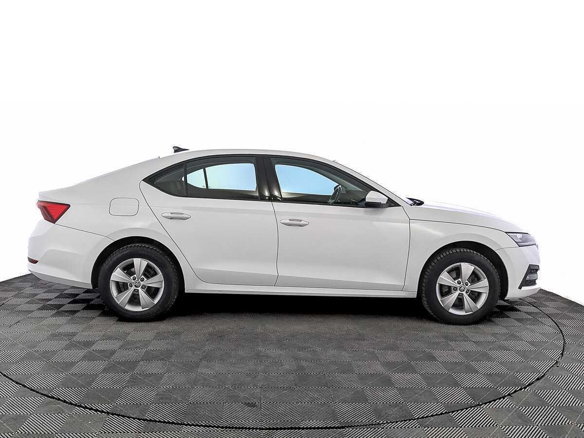 Б/У Шкода Октавия 2021 года. Фото: #3