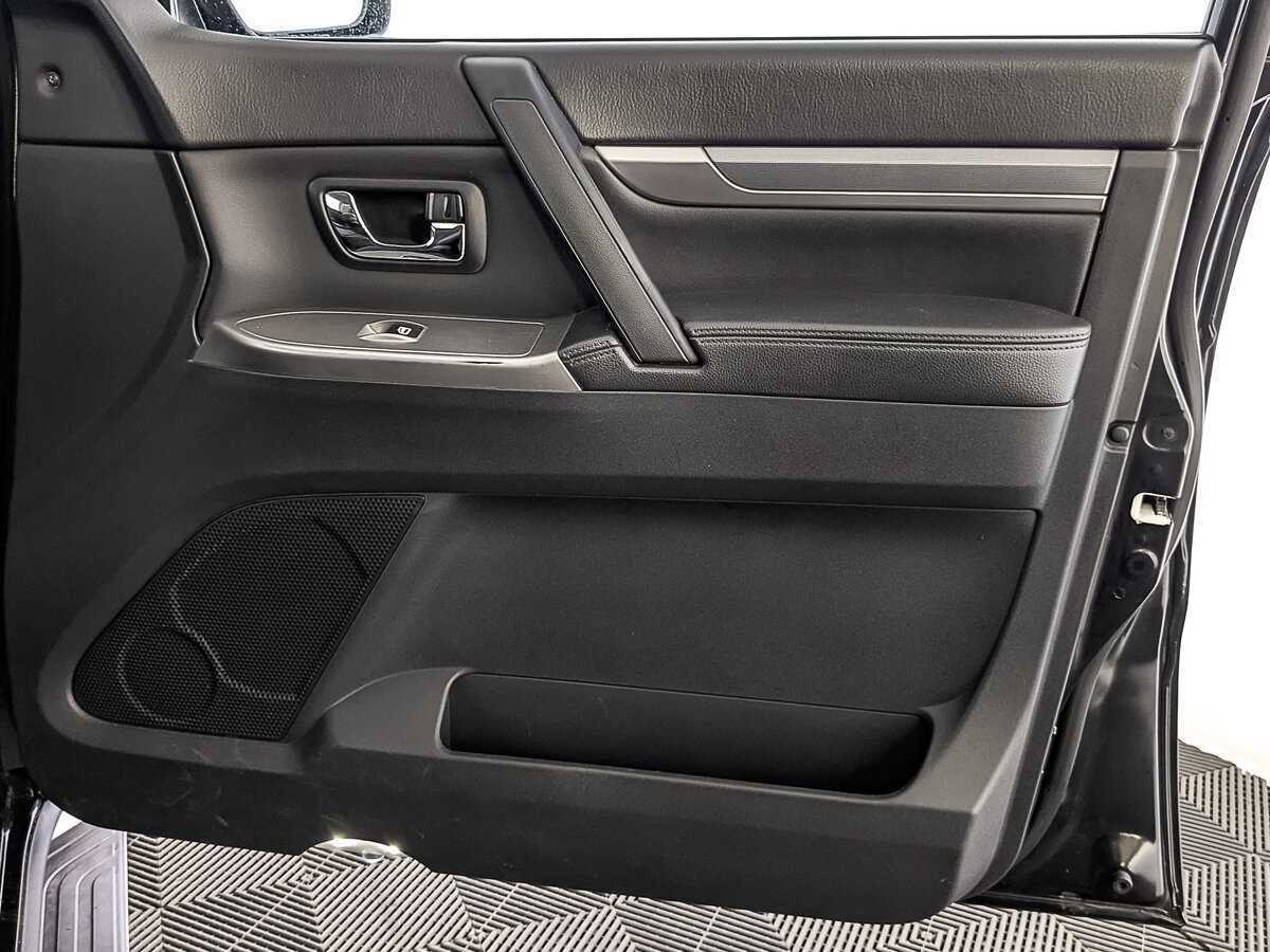 Б/У Митсубиши Паджеро 2013 года. Фото: #24