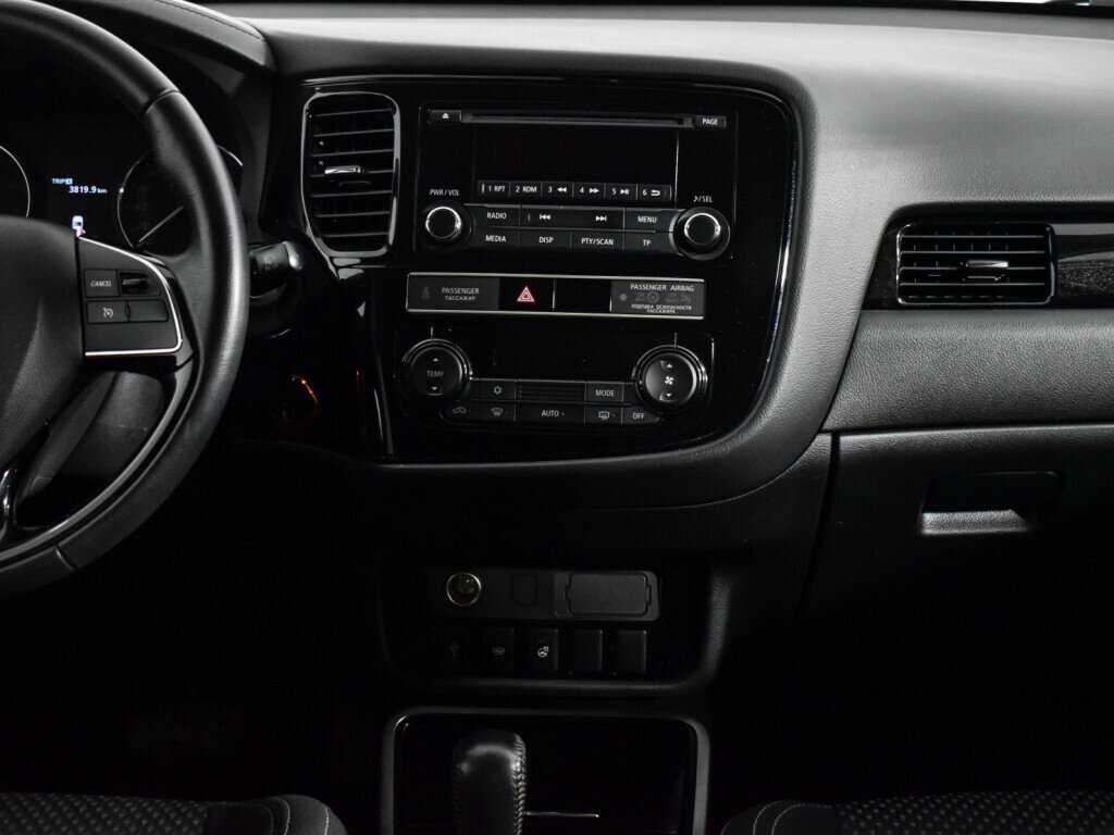 Б/У Митсубиши Оутлэндер 2019 года. Фото: #14