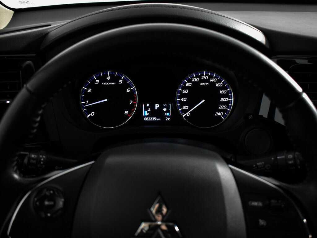 Б/У Митсубиши Оутлэндер 2019 года. Фото: #18