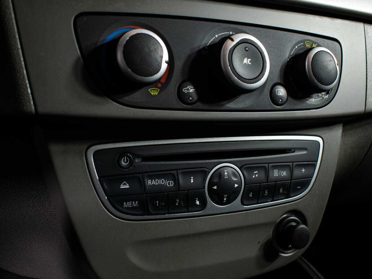 Б/У Рено Меган 2012 года. Фото: #11