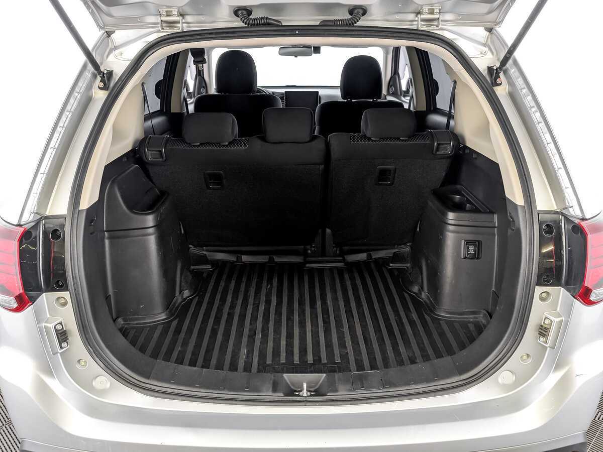 Б/У Митсубиши Оутлэндер 2019 года. Фото: #9