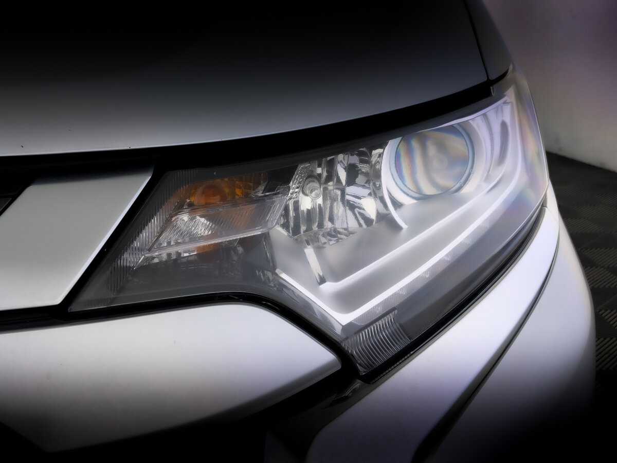 Б/У Митсубиши Оутлэндер 2019 года. Фото: #16