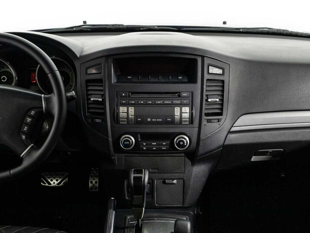 Б/У Митсубиши Паджеро 2013 года. Фото: #21