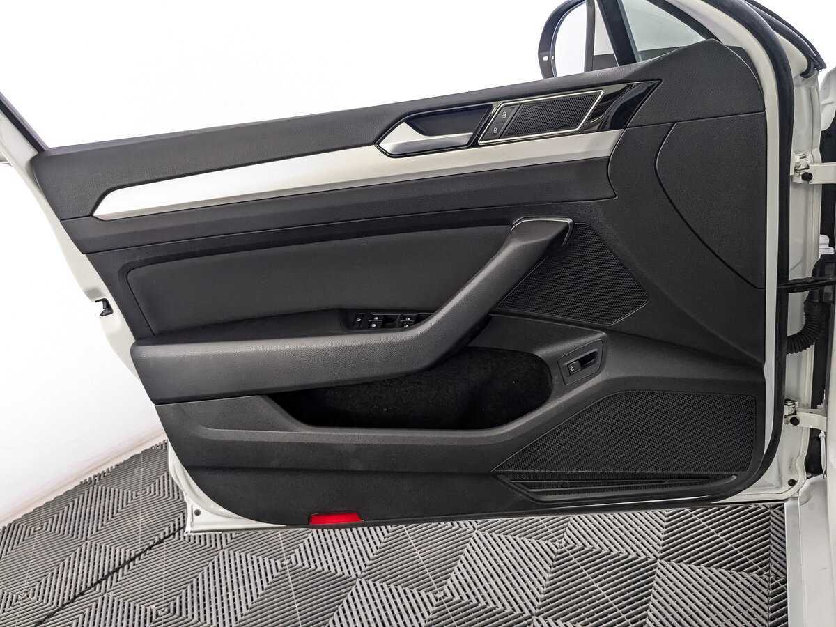 Б/У Фольксваген Пассат 2019 года. Фото: #15