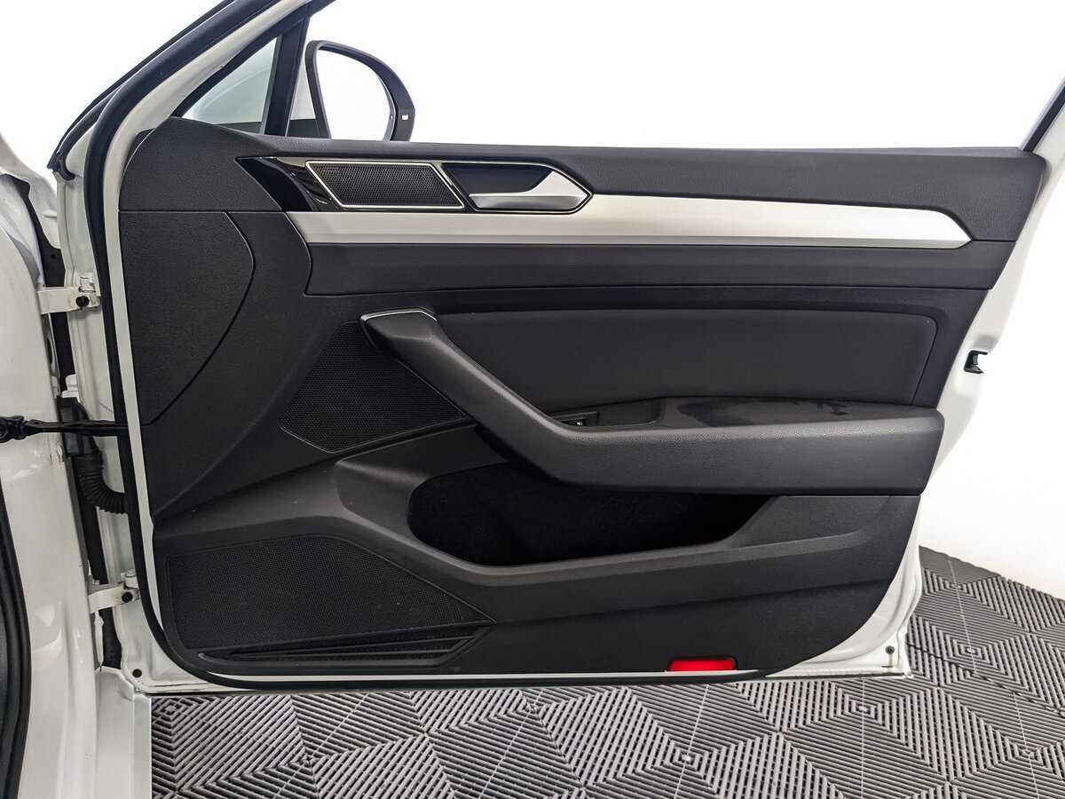 Б/У Фольксваген Пассат 2019 года. Фото: #21