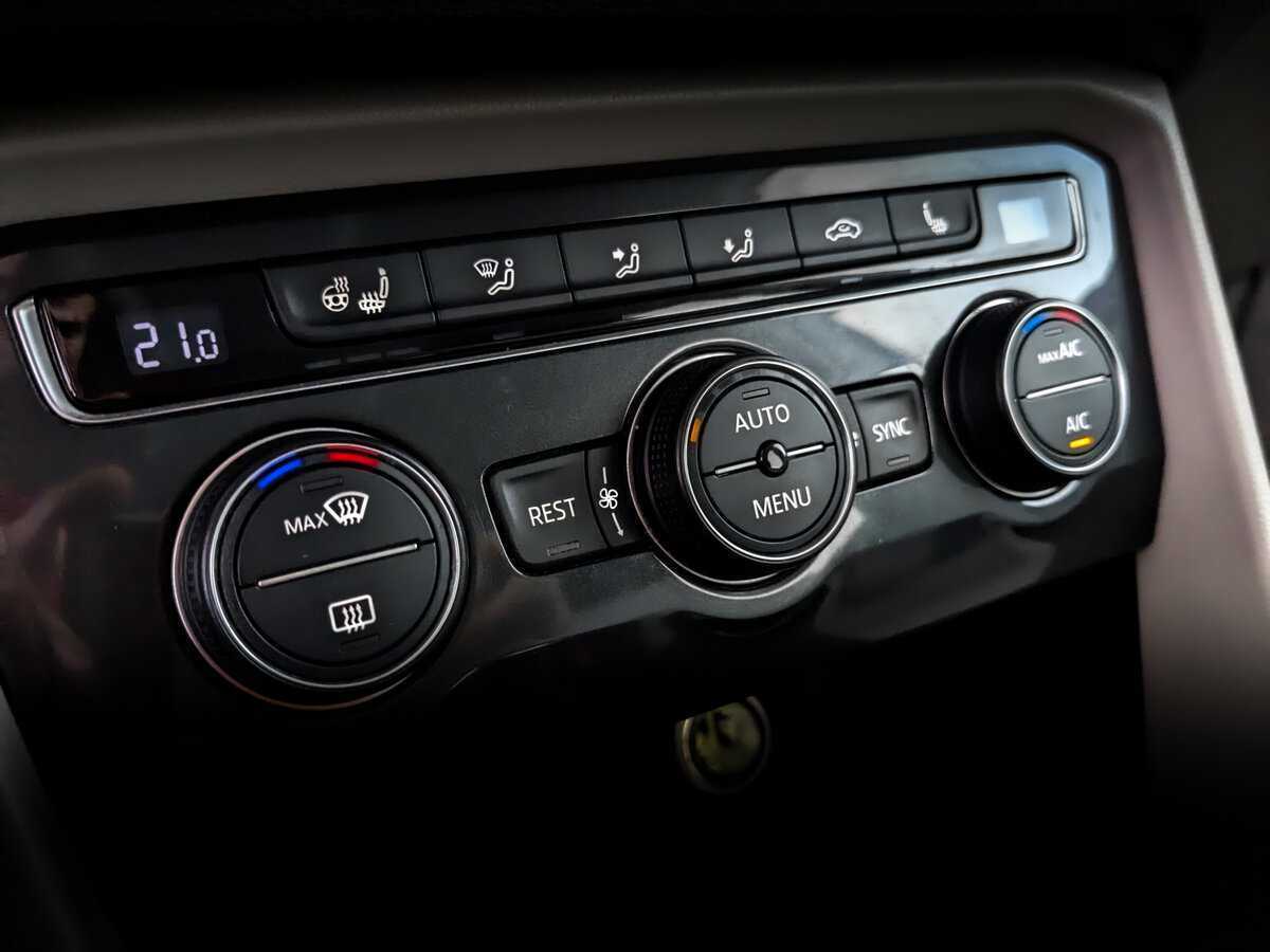 Б/У Фольксваген Тигуан 2017 года. Фото: #24