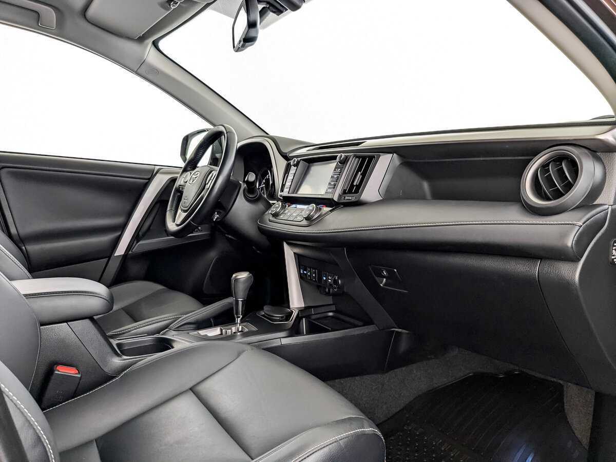 Toyota RAV4 2017 года с пробегом. Фото: #10