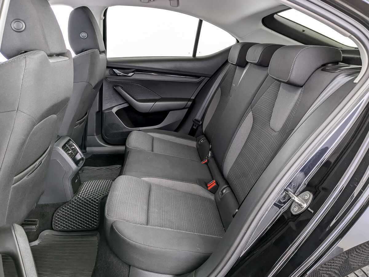 Б/У Шкода Октавия 2021 года. Фото: #11