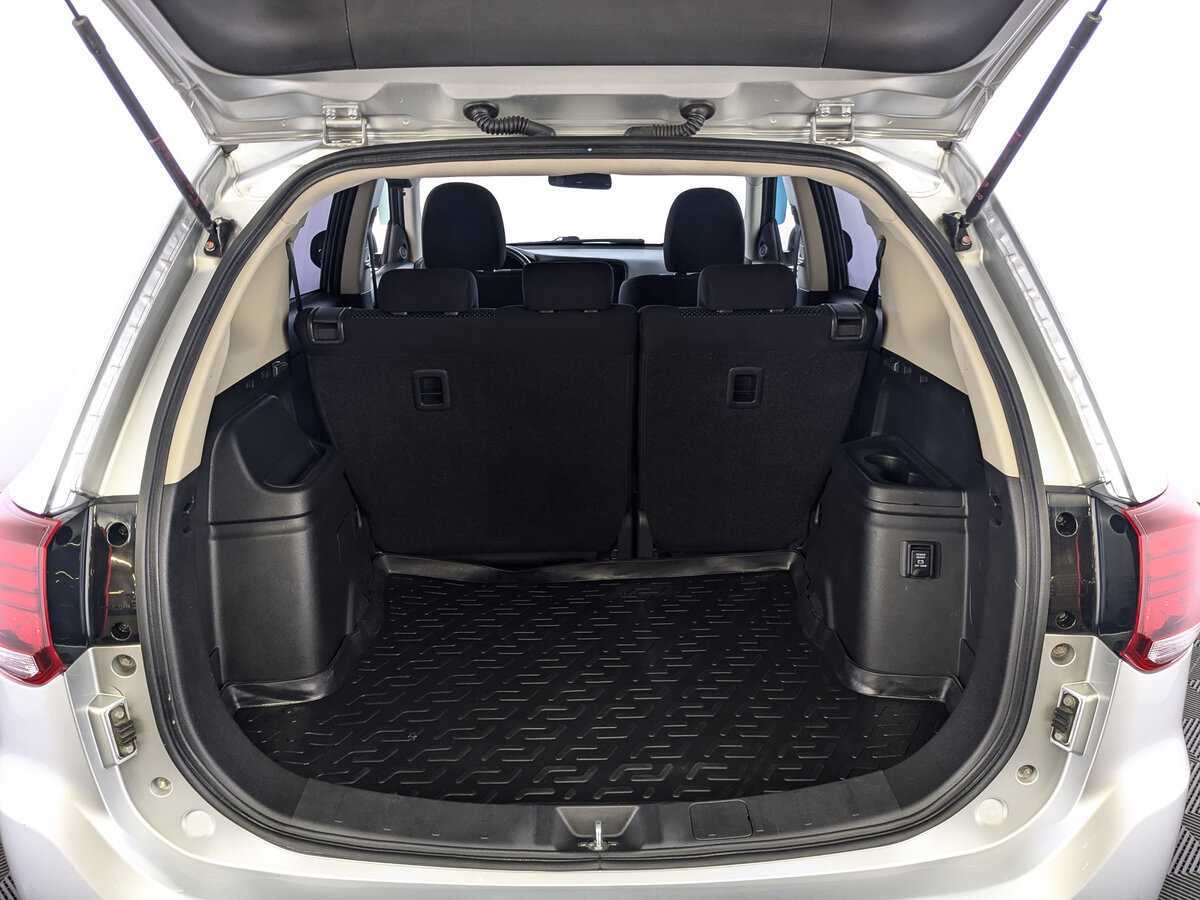 Б/У Митсубиши Оутлэндер 2019 года. Фото: #9