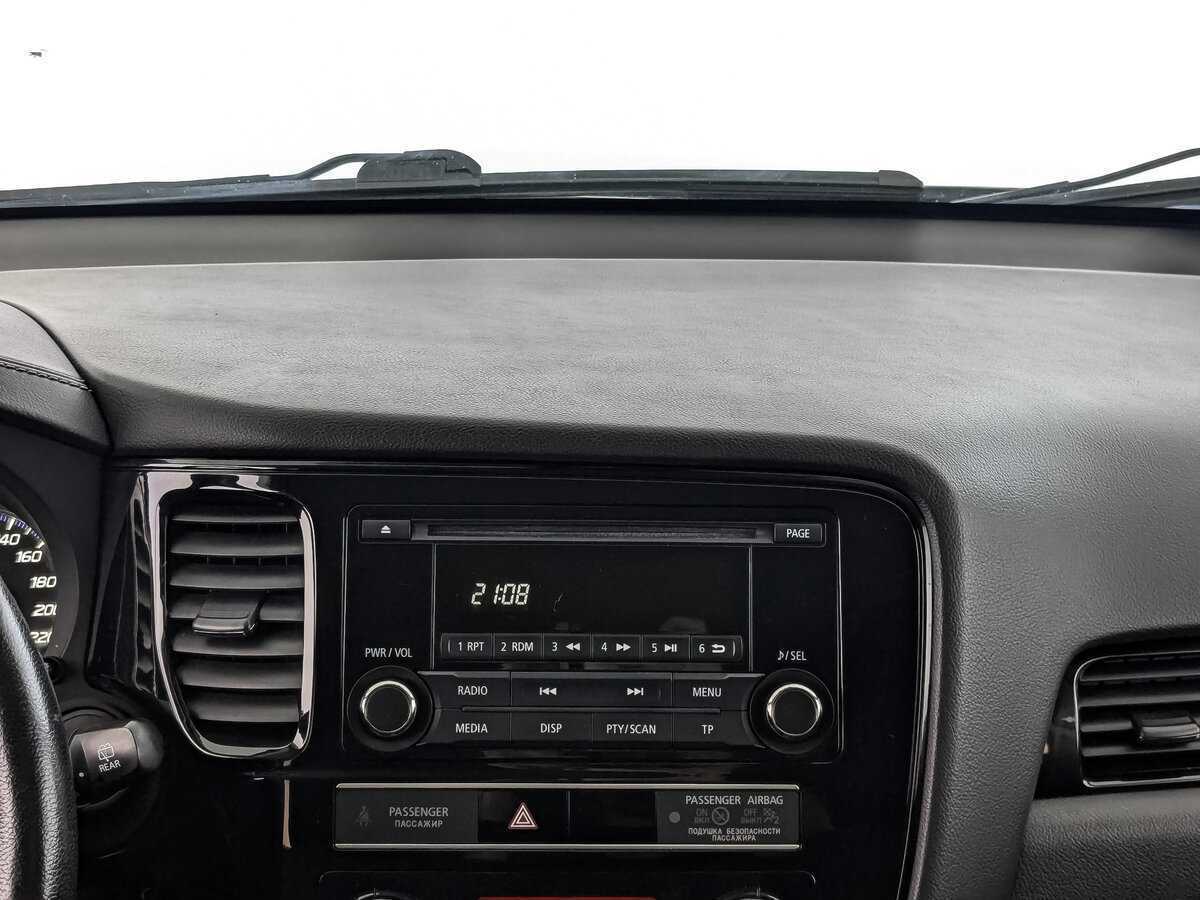 Б/У Митсубиши Оутлэндер 2019 года. Фото: #16