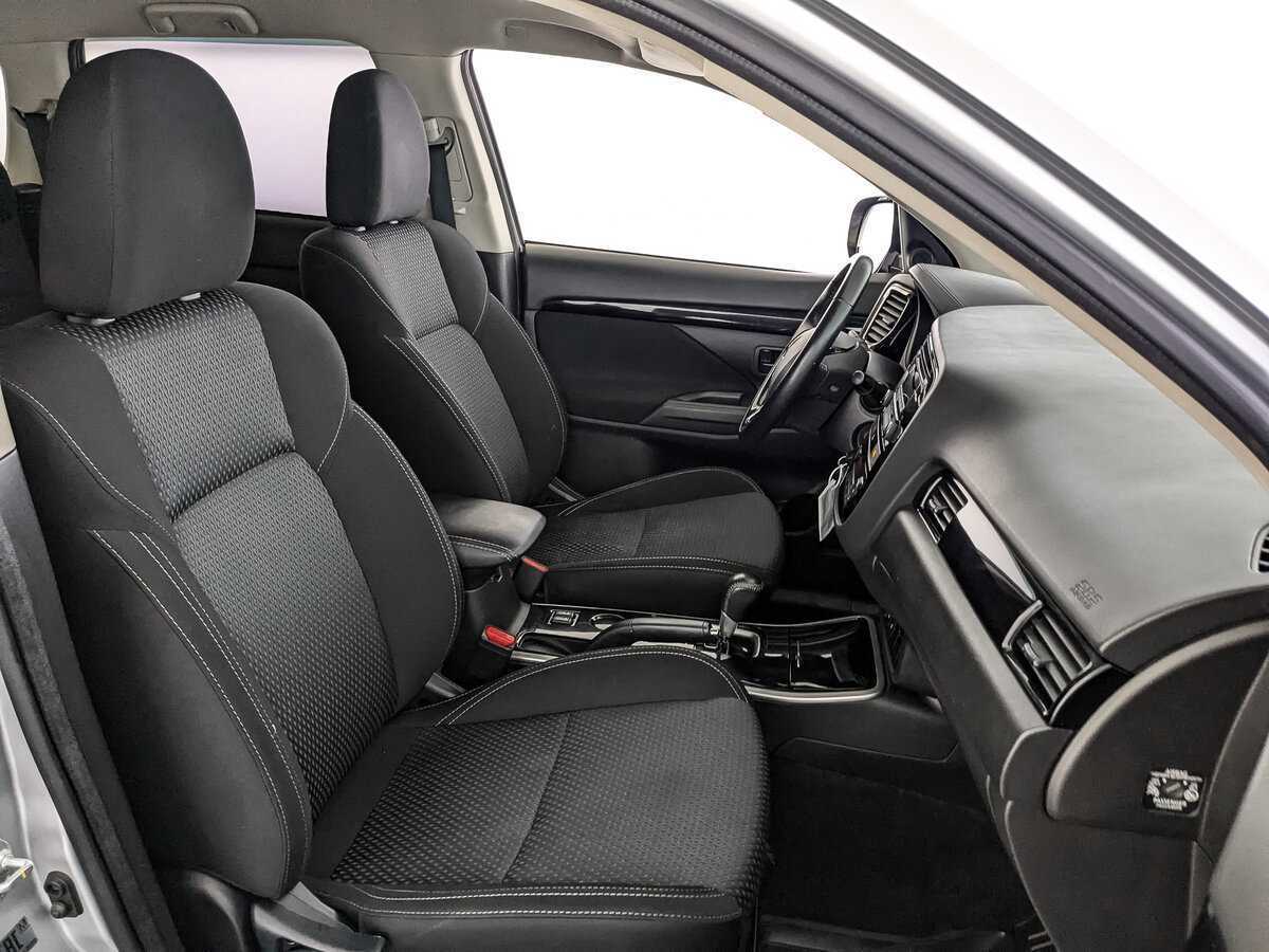 Б/У Митсубиши Оутлэндер 2019 года. Фото: #23