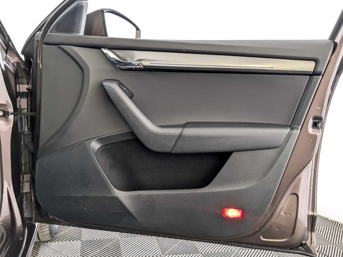 Б/У Шкода Октавия 2019 года. Фото: #23