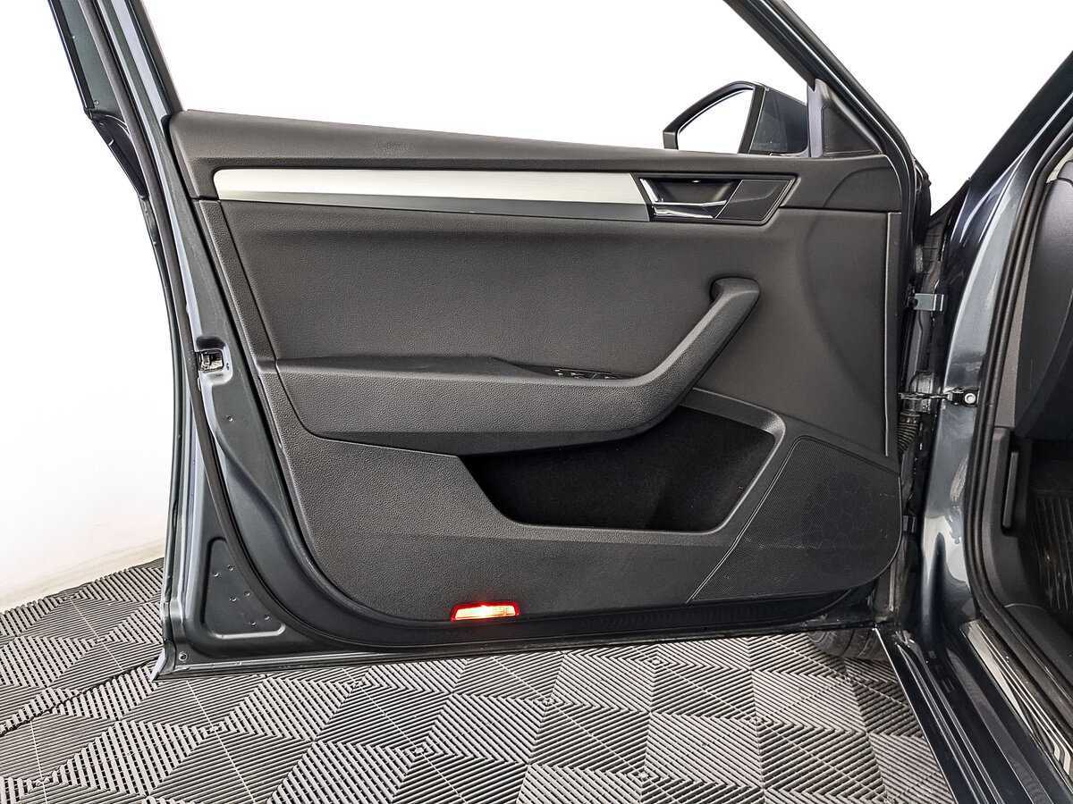 Б/У Шкода Суперб 2019 года. Фото: #18