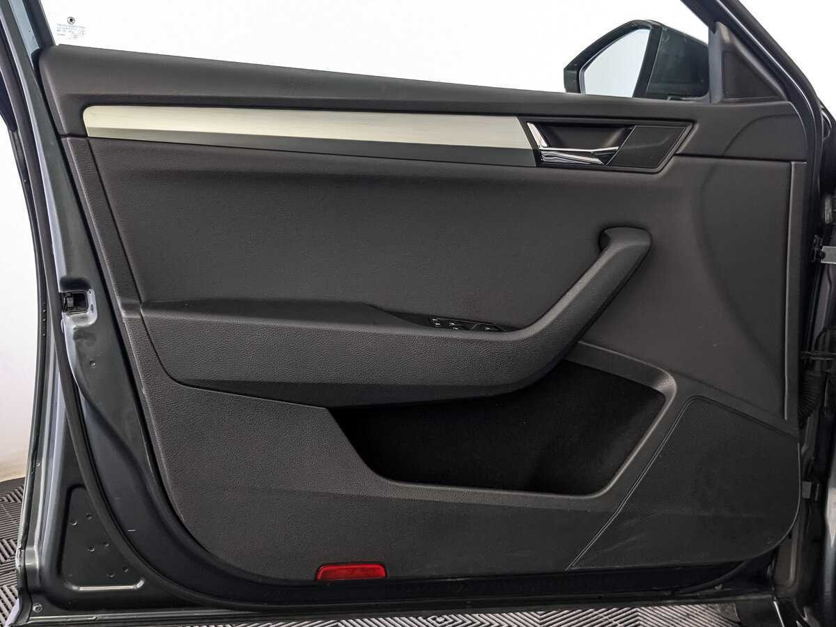 Б/У Шкода Суперб 2019 года. Фото: #18