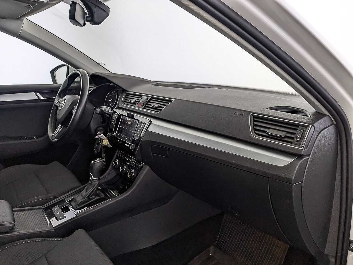 Б/У Шкода Суперб 2017 года. Фото: #12