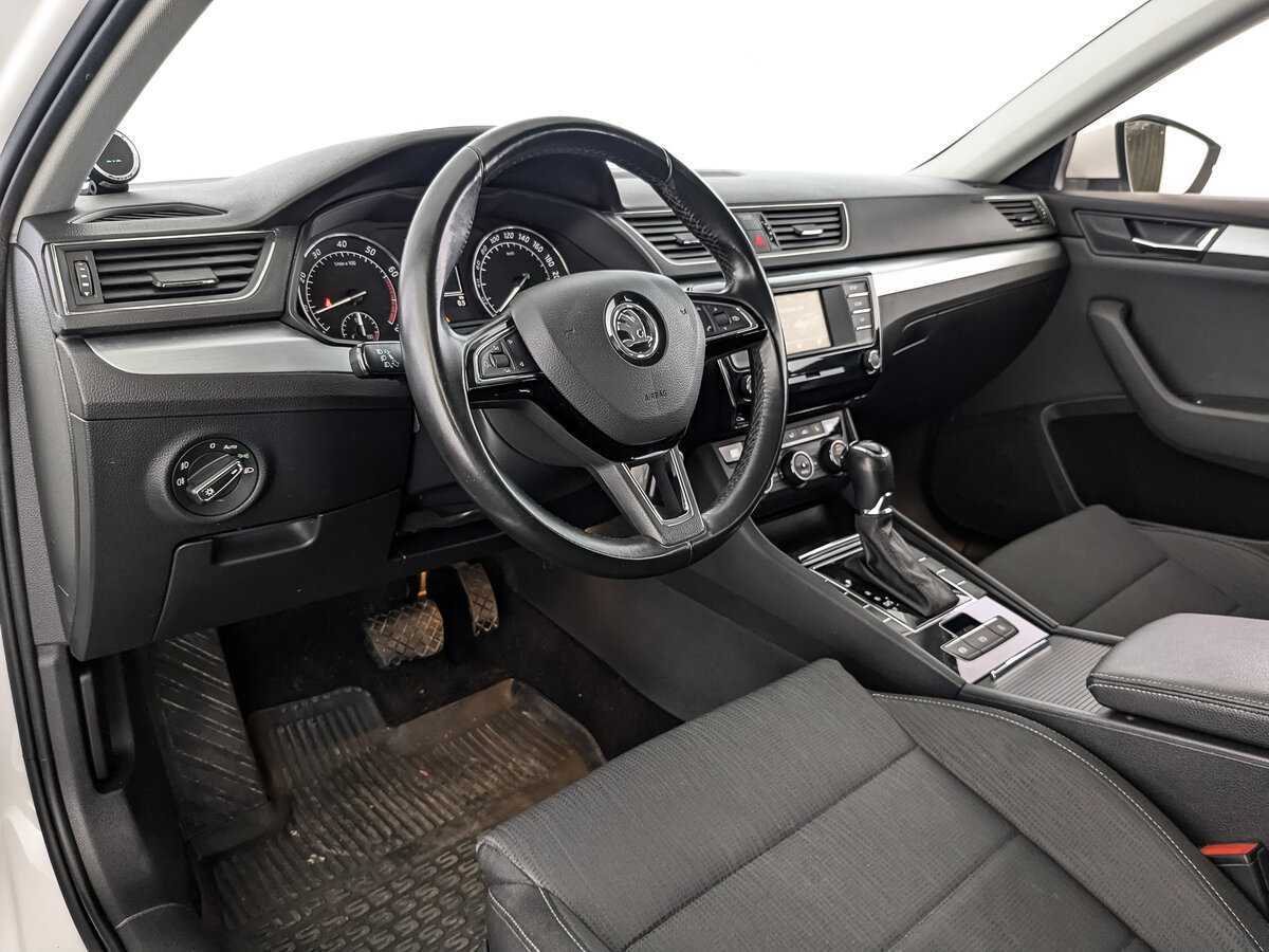 Б/У Шкода Суперб 2017 года. Фото: #14