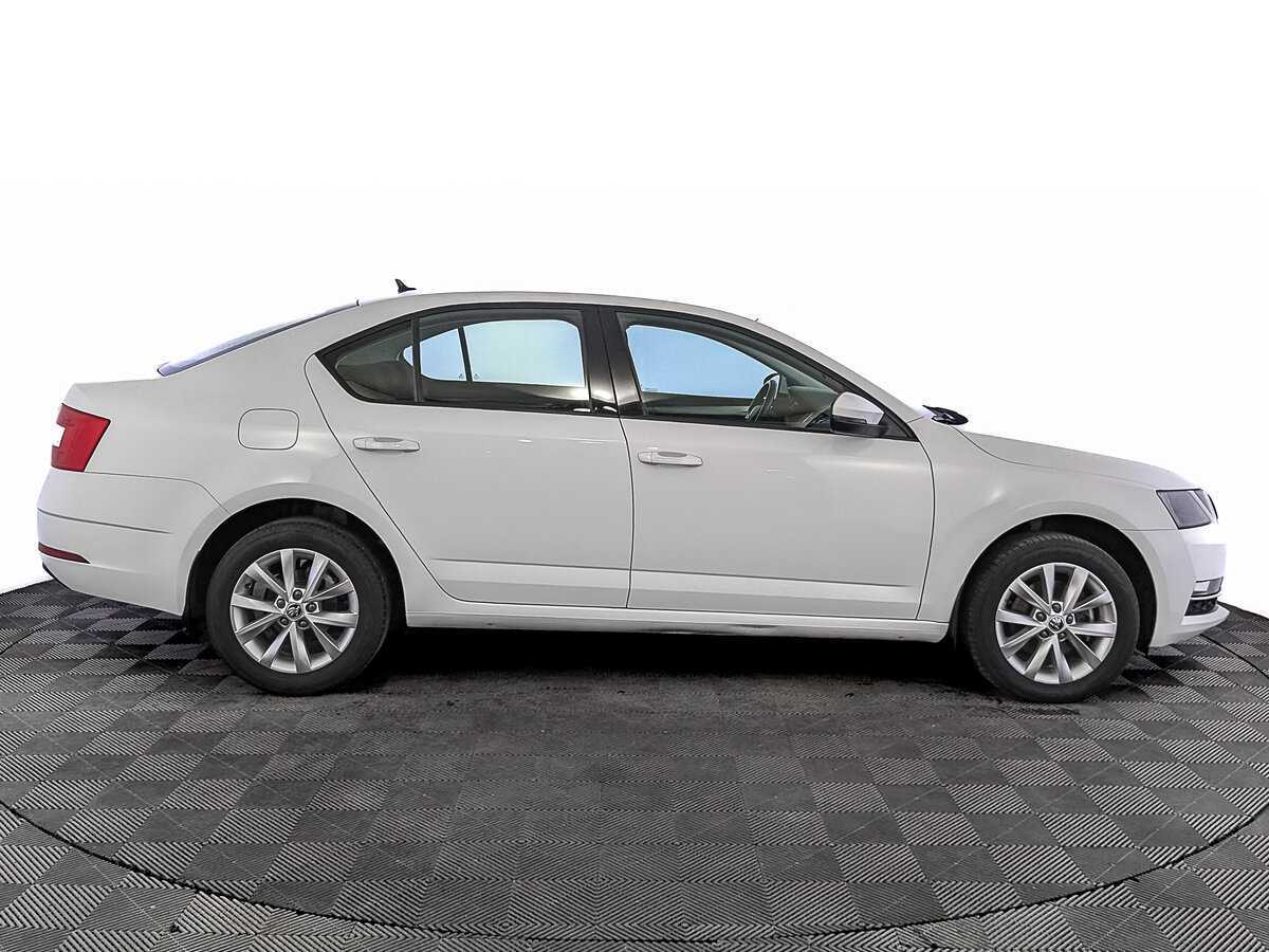 Б/У Шкода Октавия 2019 года. Фото: #3