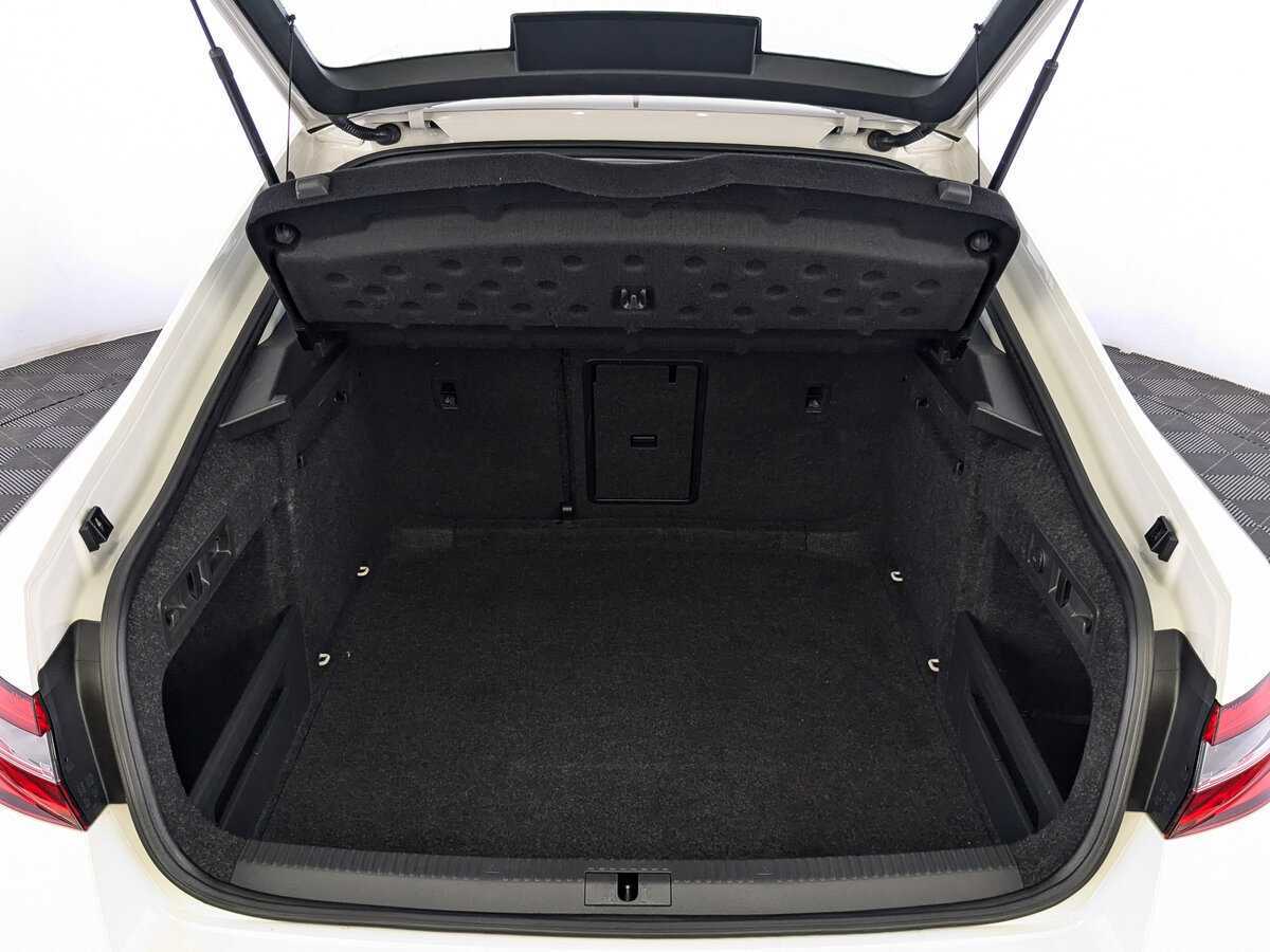 Б/У Шкода Суперб 2018 года. Фото: #9