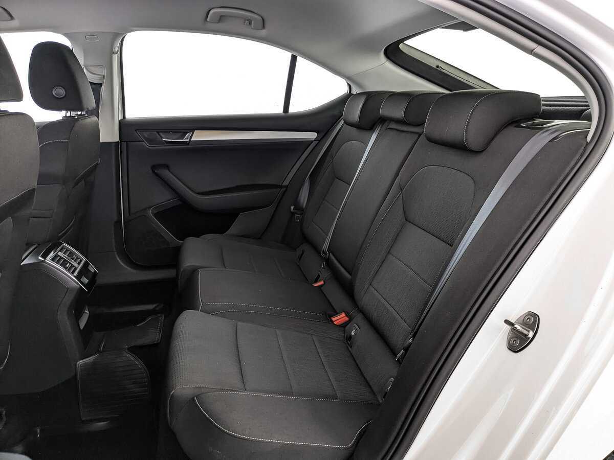 Б/У Шкода Суперб 2018 года. Фото: #17