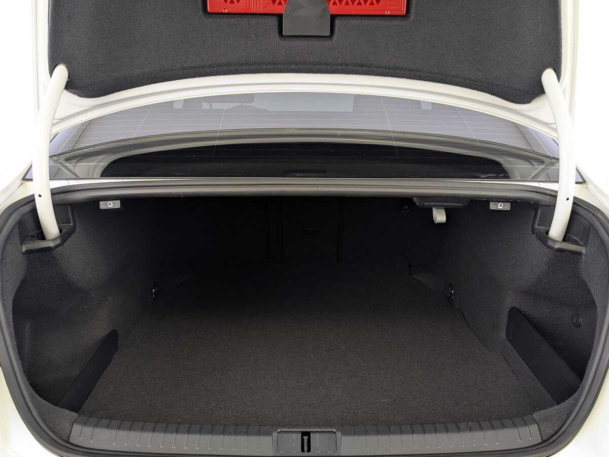 Б/У Фольксваген Пассат 2019 года. Фото: #9