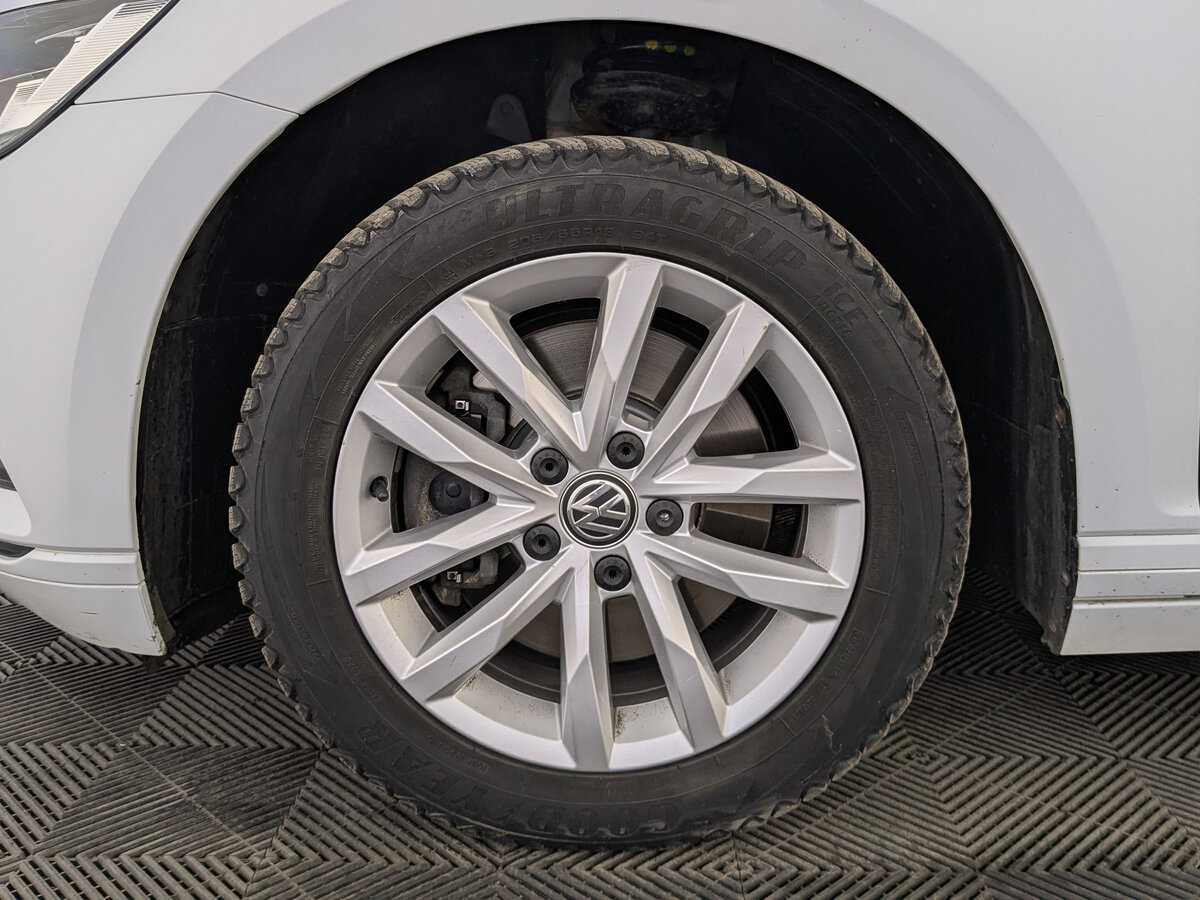 Б/У Фольксваген Пассат 2019 года. Фото: #11