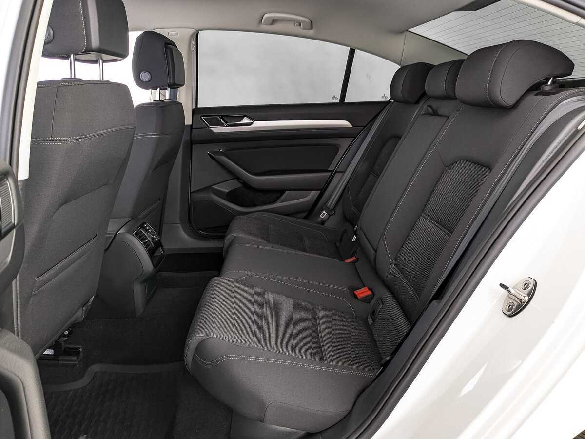 Б/У Фольксваген Пассат 2019 года. Фото: #17